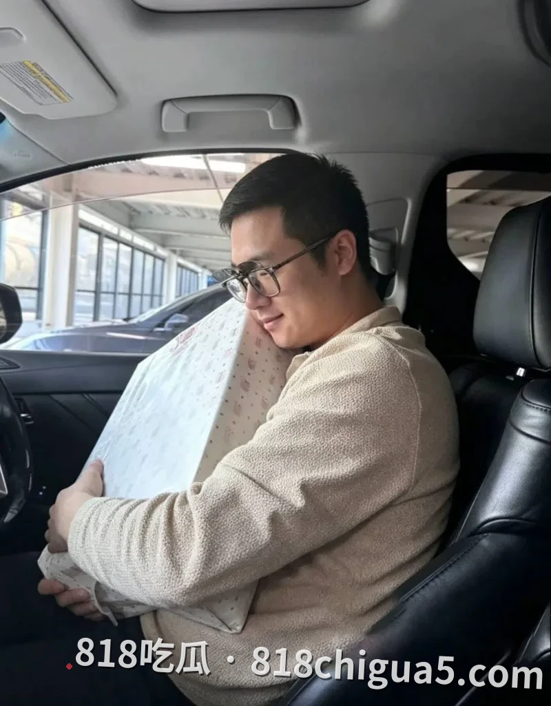 澳大利亚悉尼Shawn婚内出轨被发现。原配给男人准备惊喜,却意外发现丈夫与小三生儿育女,性爱惨遭视频被曝光