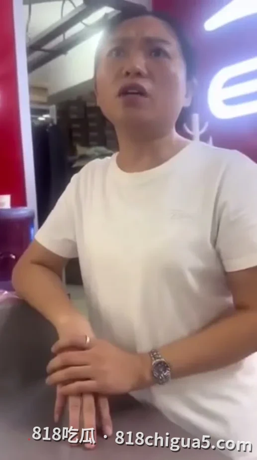 试衣后遗落旧衣裤,隔数日找上门索赔!店家到底要不要还衣服?顾客自己疏忽还是店铺保管义务?法院会怎么判?