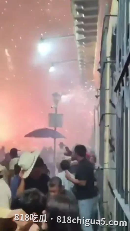 乐极生悲!墨西哥圣徒节发生大爆炸:烟花引爆库房致教堂坍塌,已致10死60余伤