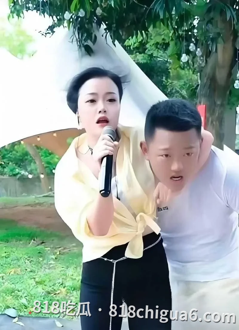 网红四姐妹人设崩塌!侯小宝二姐婚内偷情,原配豆豆现身怒曝大量猛料