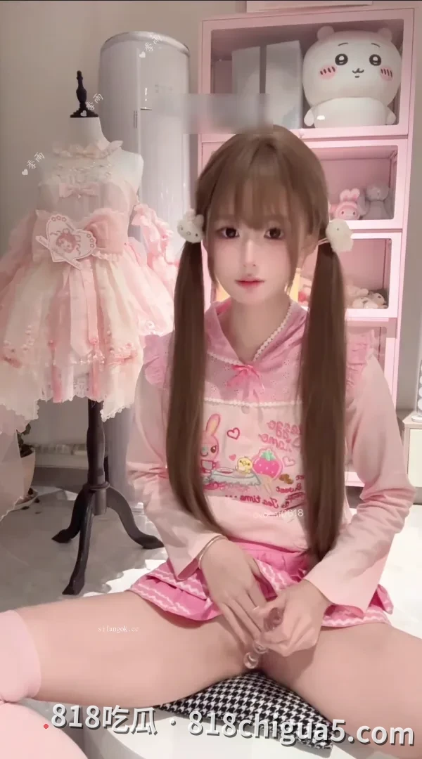 推特福利姬 双马尾萝莉 季雨 粉色服装揉奶诱惑 白虎自慰娇喘不断 甜美外表藏不住的欲望太冲了