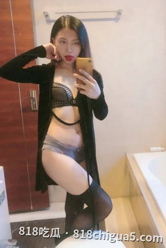 极品反差少妇【岁月了然】趁着老公加班出轨隔壁老王！被大屌狂凿，撞击声响彻房间，彻底操到神志全无！