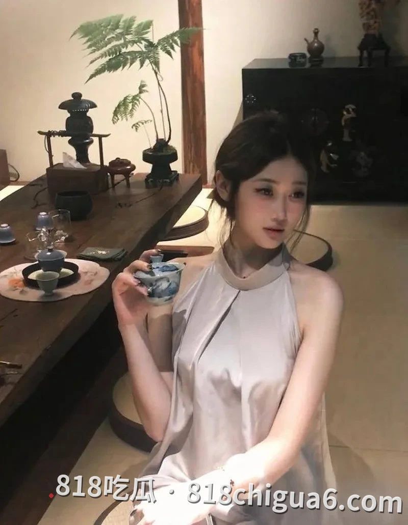 白天高冷银行柜姐 晚上吃屌母狗 银行柜员Sylvia约炮性爱视频 口交堪比AV女优