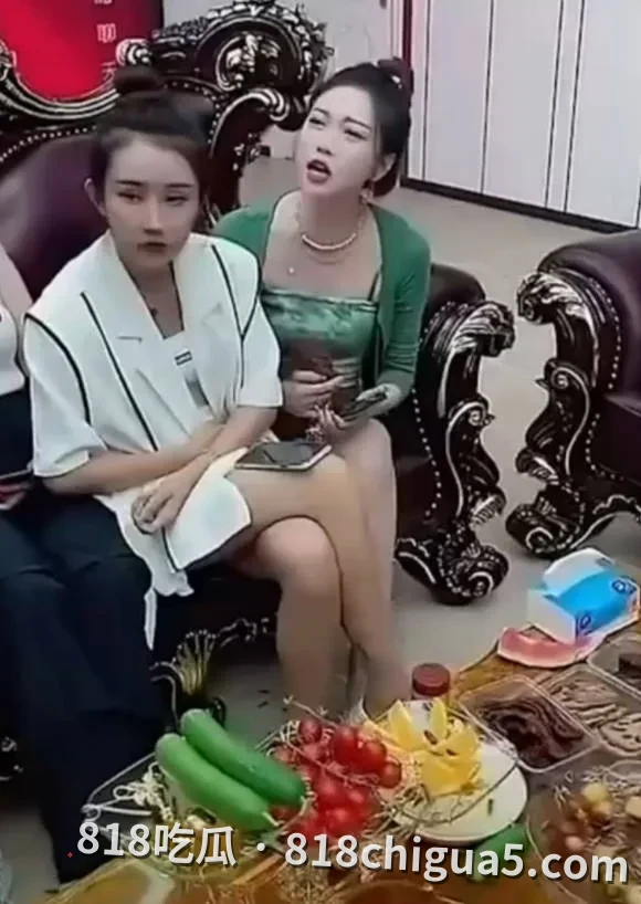 幻想一夜暴富终满盘皆输!快手千万粉网红「彤彤就是桐桐」被爆为50岁榜一金主生娃换豪车,淫秽视频曝光名媛人设瞬间崩塌!