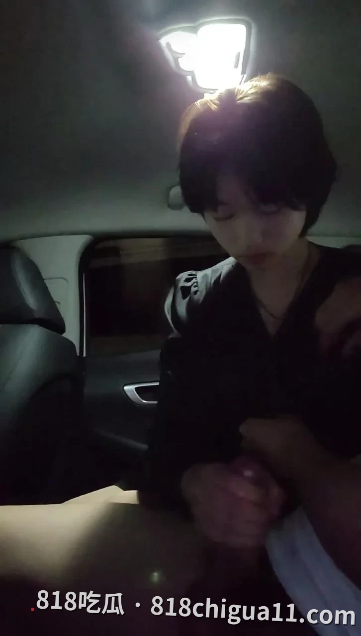 杭州幼师耿倩深夜在车里为家长提供特殊服务,这打飞机的手法肯定很爽,难怪现在很多男人都不敢找幼师结婚了。
