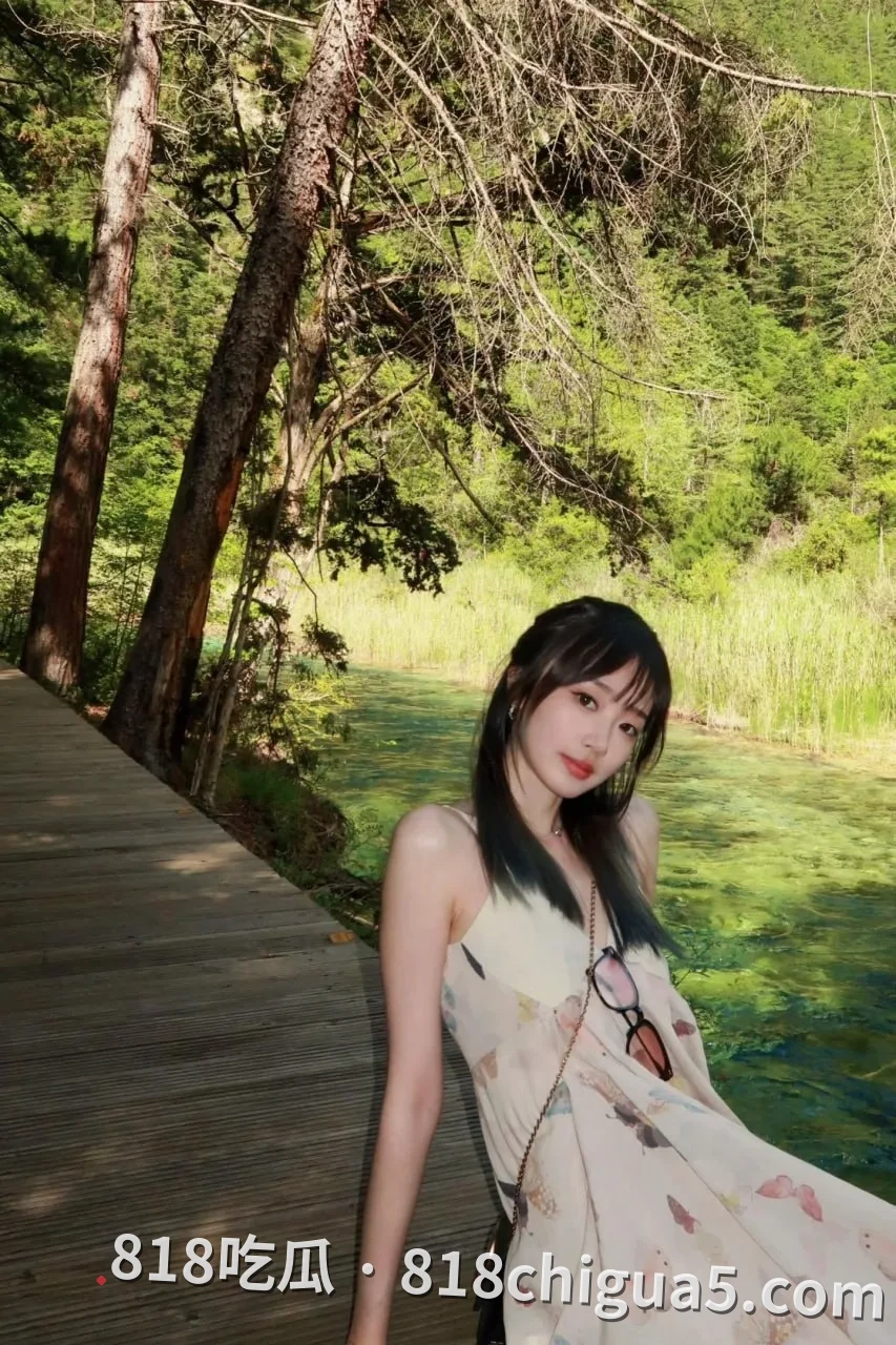 福建师范大学林文静与体育生男友激情私拍视频 没想到换上女仆装直接化身超级反差婊 清纯外表下暴露母狗本性