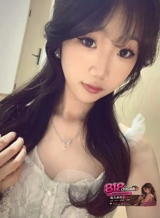 南京艺术学院23届学妹孟馨予私密合集流出高颜值巨乳小母狗约炮成瘾 嫩穴都被被扣烂了