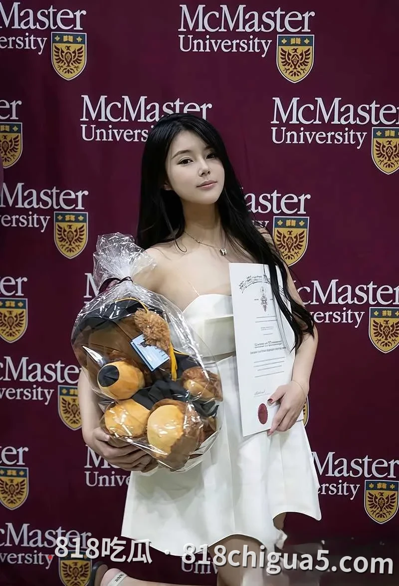 留学生的私下真会玩 美女留学生美羊羊和男友私拍 口交吞精被男友后入爆操骚浪至极