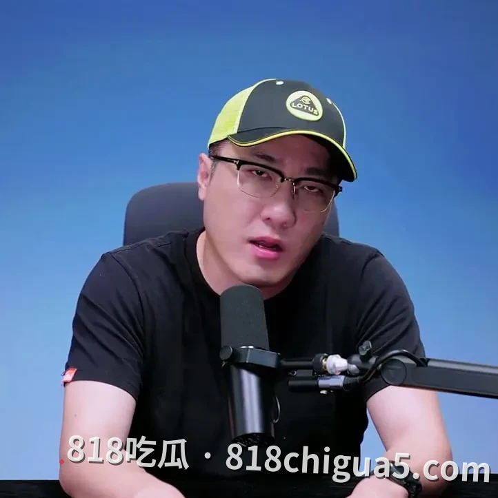 苹果折叠屏iPhone Duo成“社交货币”?王自如直言:国产折叠屏买1.6万不能当社交货币,苹果才是严父!供应链与工程能力碾压,国产品牌就别想靠展开社交了?