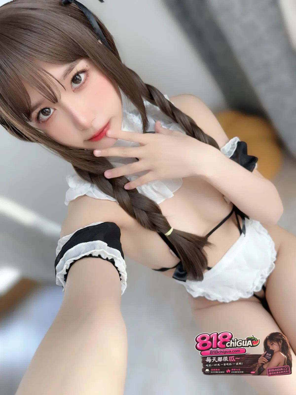 布丁大法最新cosplay女仆 全程在镜头前裸足幻想玉足挑逗踩弄肉棒 肥臀对着镜头疯狂特写
