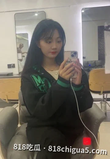 童颜巨乳,极品炮架!广西反差女大王子文与男友性爱自拍不慎曝光,后入打桩,主动骑乘狂抖腰臀,技术堪比女优!