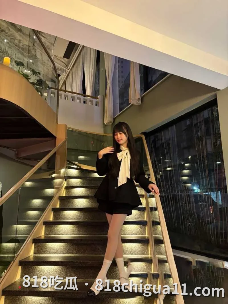 湖南艺术学院舞蹈系校花家巧凝酒店性爱视频!从小天之骄女到金主专属母狗,用性感玉足白袜给鸡吧撸管,无套爆操到蜜穴高潮喷射。