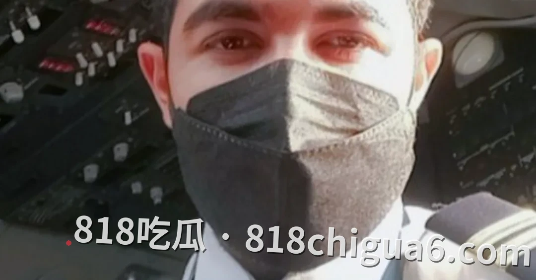 持斧头砍机长的副机长，发了3000条仇女消息：“荡妇”、“戴绿帽的”