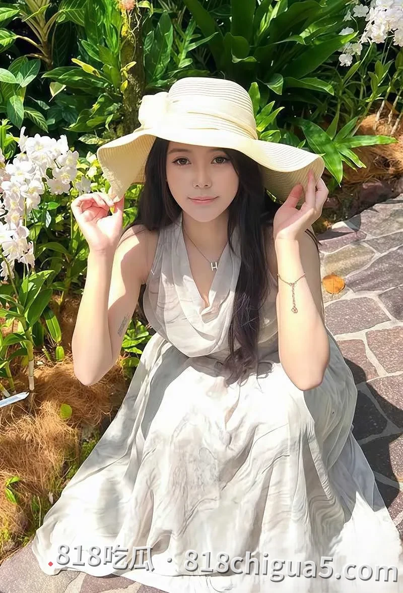 留学生的私下真会玩 美女留学生美羊羊和男友私拍 口交吞精被男友后入爆操骚浪至极