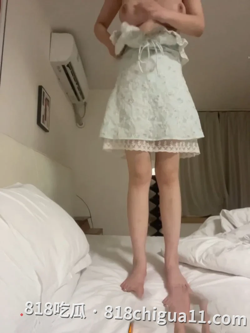 甘肃兰州美乳女神云静霞私密写真!巨乳少女胸部柔软不外溢,嫩白肌肤泛起粉红,丰腴酥胸被肆意把玩变形,视觉冲击力十足
