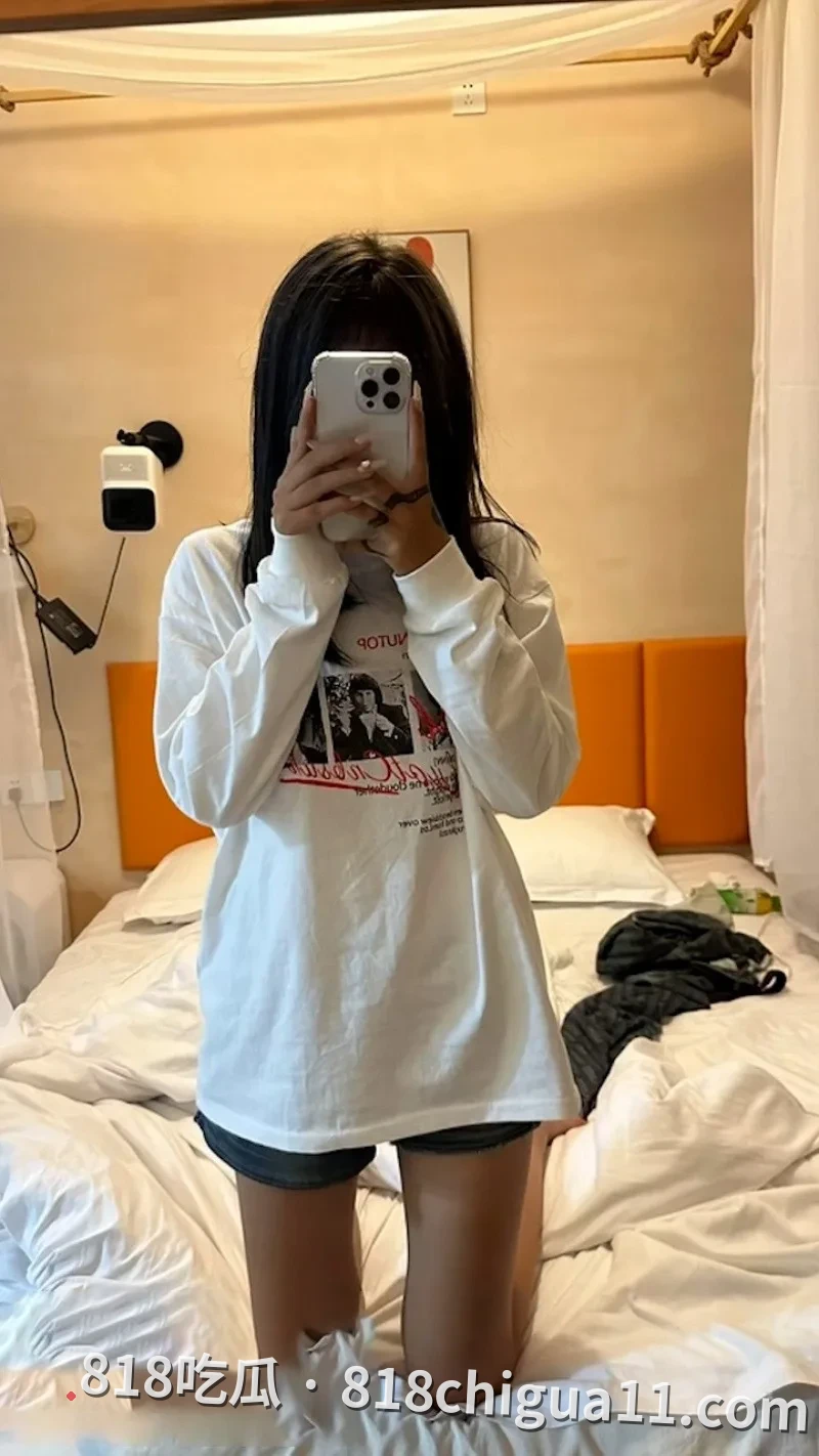 云南大理大学校花白软软约炮视频泄密!粉嫩小穴被鸡吧无套抽插,主动跪地请求对方用力猛肏,淫叫声都掩盖不住她的满足。
