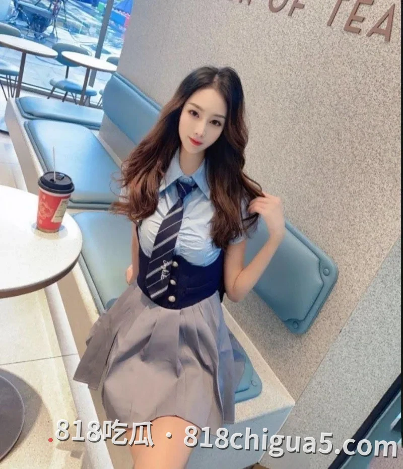 性欲爆棚的人妻根本是一台床上精液收割机 江苏徐州邱玉琪用黑丝勾引金主酒店开房 后入狂插骚逼小穴把男人当蓄电池用