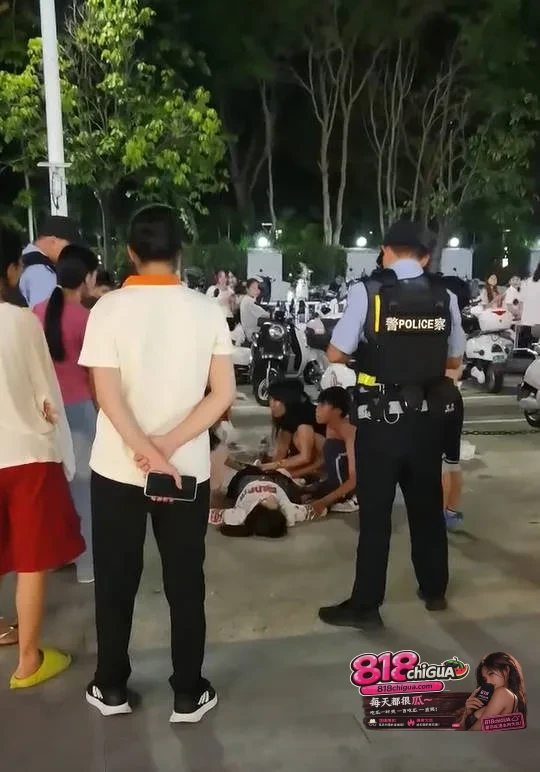 广西南宁会展航洋城突发持刀伤人事件!夫妻吵架男子持刀捅向妻子酿悲剧,现场画面曝光满地血腥惨不忍睹!
