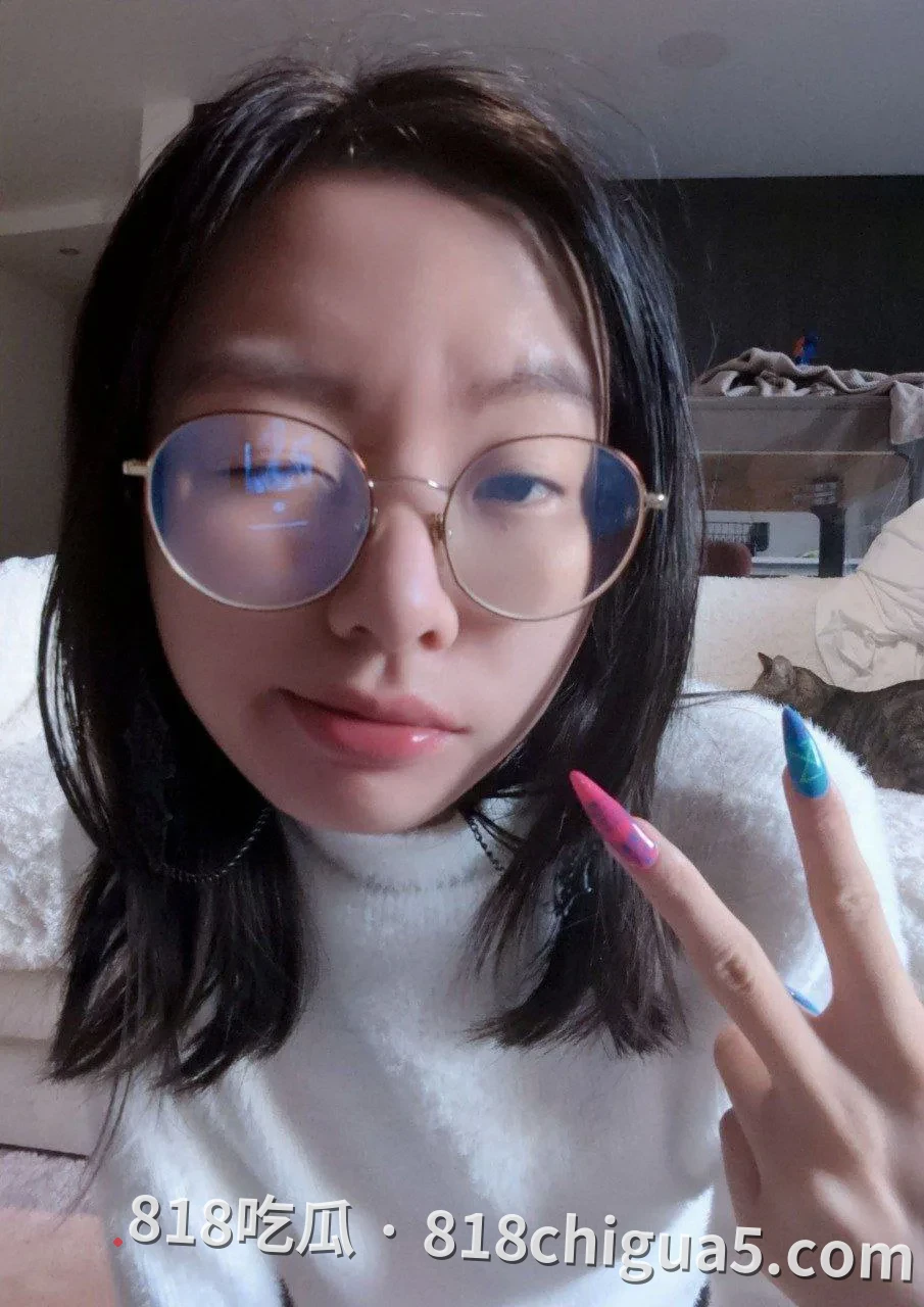 大学眼镜反差婊陈瑶 长得清纯可爱私底下越是个淫荡母狗 每天都想小穴被塞满