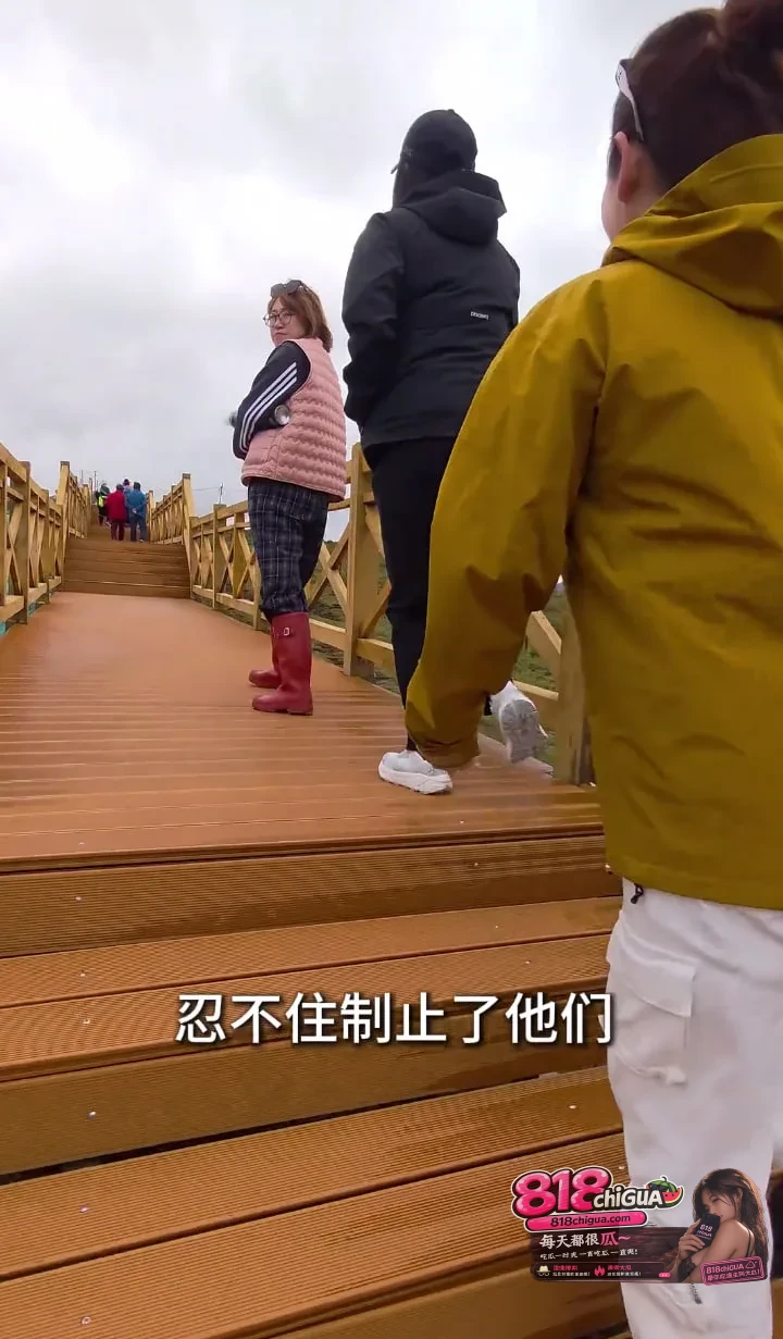 青海年宝玉则冰川惊现“垃圾客”!乱扔垃圾还狂骂劝阻者,太给家乡丢脸了!