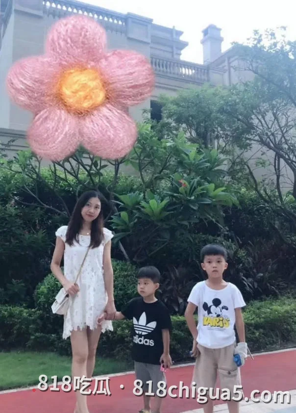 极品反差少妇【岁月了然】趁着老公加班出轨隔壁老王！被大屌狂凿，撞击声响彻房间，彻底操到神志全无！