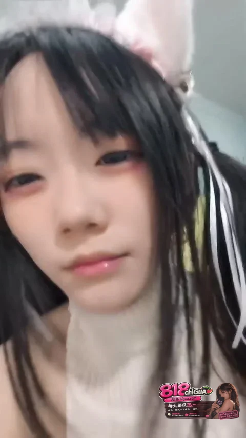 巨乳嫩穴极品炮架！高颜值可爱嫩妹自拍视频曝光，自慰插穴+女上位扭腰榨精，看得的人血脉偾张！