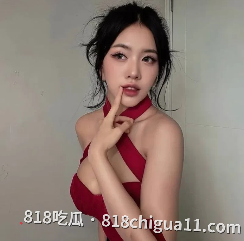知名美妆博主Sisu深夜会面富二代酒店口交视频泄密!真空制服诱惑,丝袜美腿缠绕腰间,最后颜射湿发遮眼高潮表情