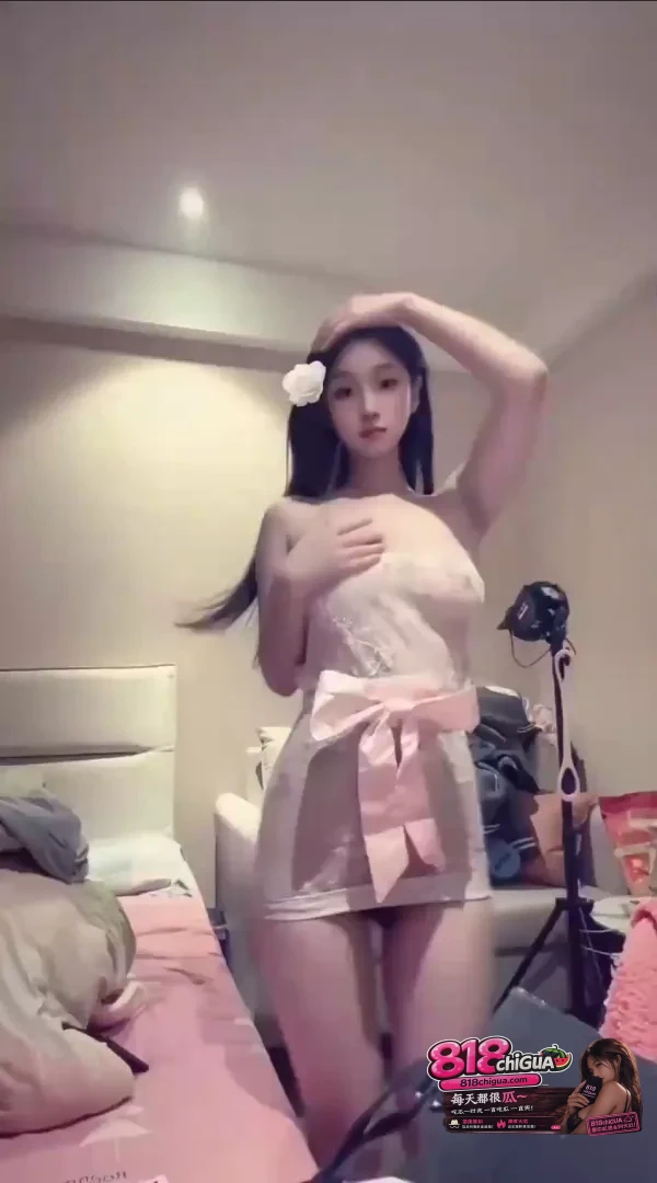 抖音高颜值爆乳尤物欣欣大王高价私人定制福利作品合集曝光长相清纯身材火辣大奶裸舞一对一视频自摸刺激到不行