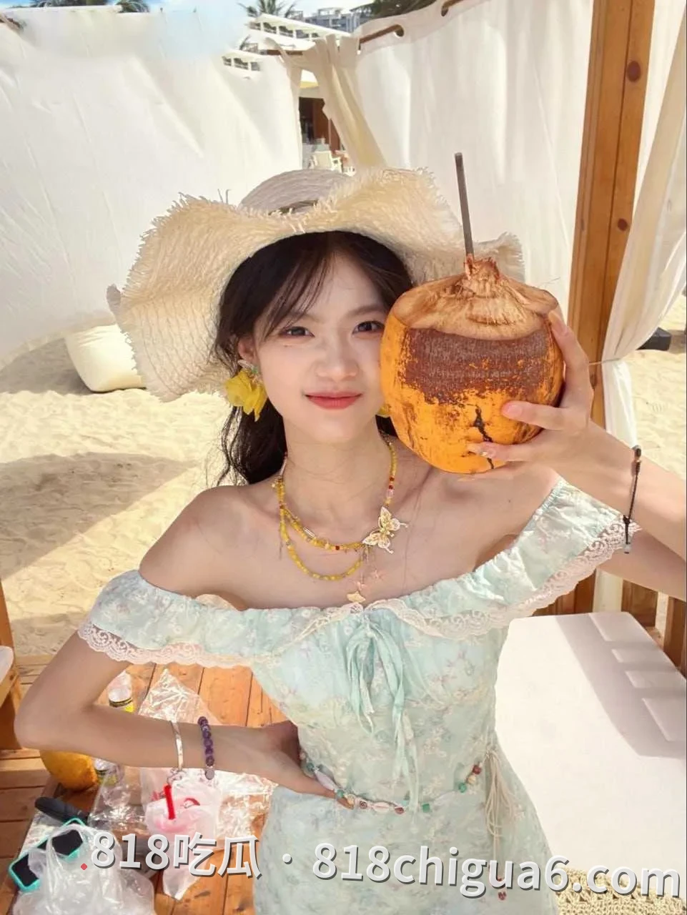 神似抖音网红井川里予母狗与炮友酒店啪啪视频流出!平日清纯可人的女神在床上展现惊人反差一面,口交吸精极致诱人,中出猛操粉嫩骚逼。