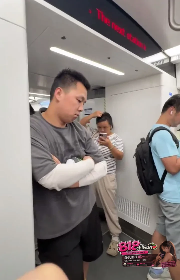 “好害怕,好恶心”:女孩拿手机对人反向拍摄,网络审判不该沦为肆意妄为的武器