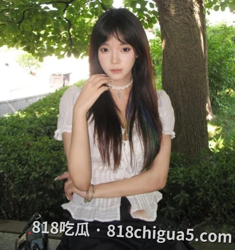 看照片还以为是好女孩 扣逼自慰玩的比谁都花 南京大学校花庆晓晓不雅视频流出 骚穴的水都快满过水缸了