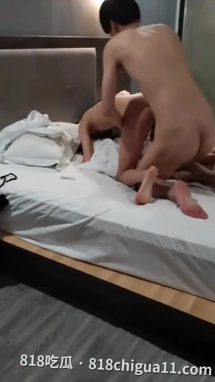 抖音女网红张张被前男友曝光黑料,长达五年恋情期间完全依靠男方供养,私生活却极其混乱,同时与多名男性保持亲密关系甚至多次开房约会