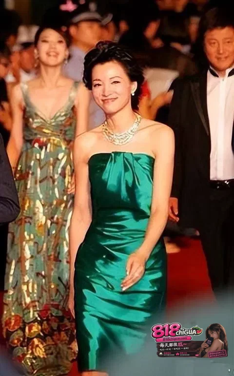 著名主持人 董卿 黑历史曝光,被爆知三当三陪睡上位被高官包养十年,完整性爱视频曝光引爆网络舆论!