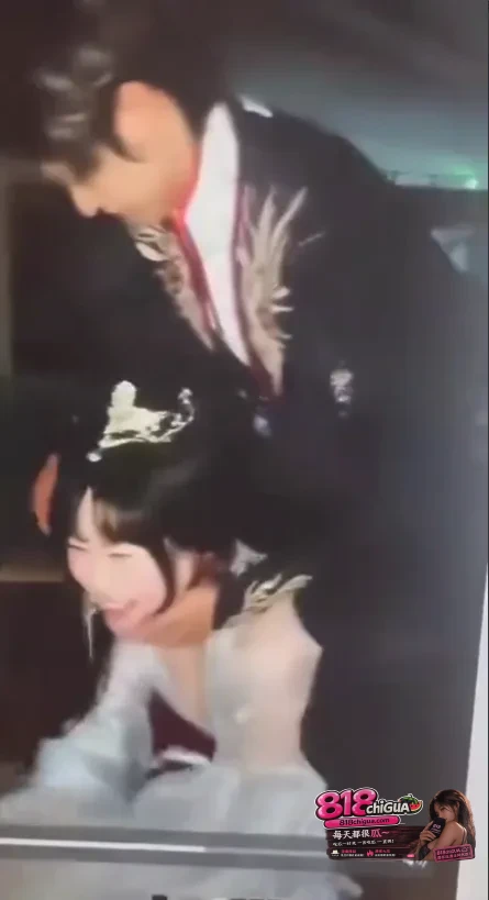 沈阳有鲤剧本杀大型吃瓜现场不雅视频曝光NPC强吻贴身挑逗C乘机揩油壁咚玩家难道这就是传说中的鸭店