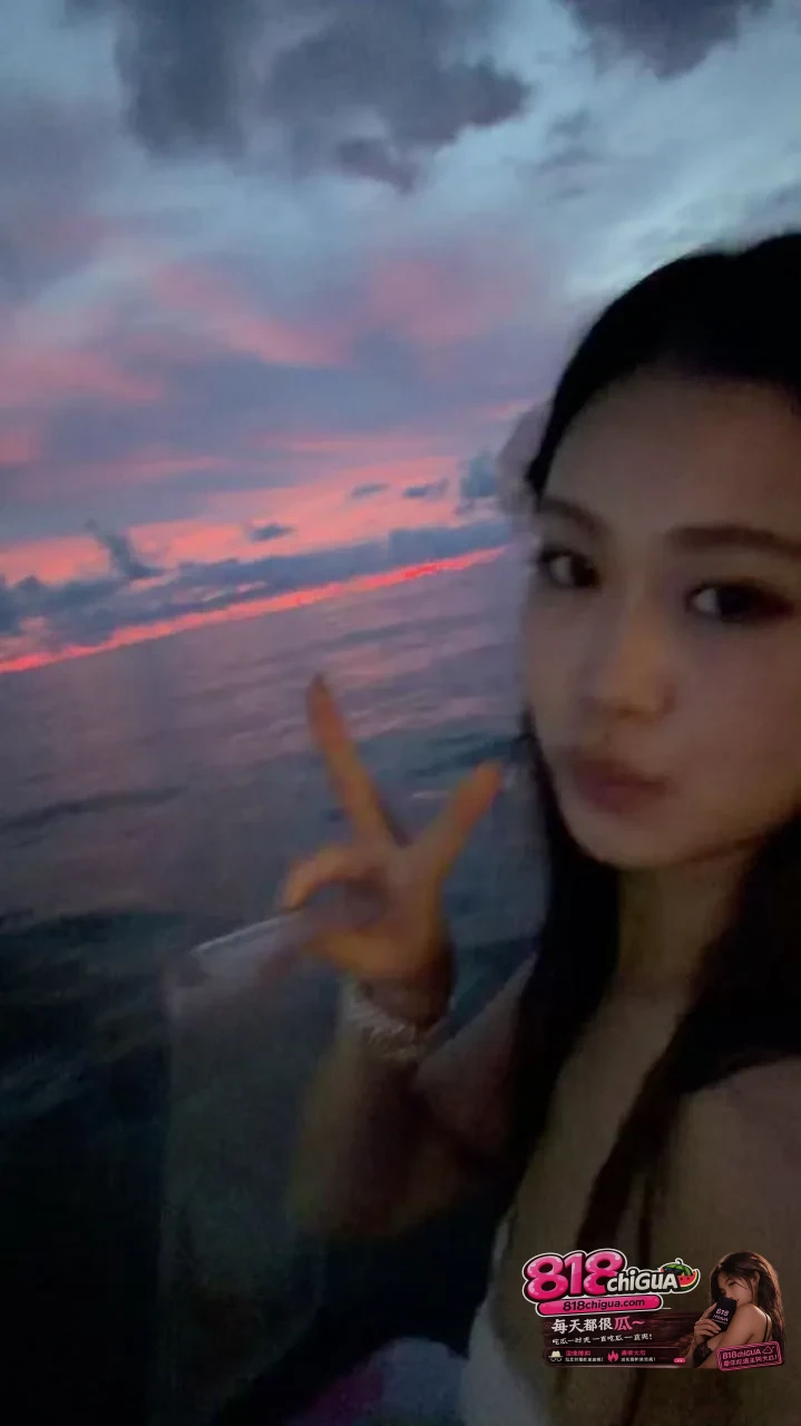 江苏高冷御姐郑美琪露脸约炮合集自拍外泄外表清冷高傲私下却被调教成淫荡母狗跪地深喉玩颜射撅臀后入被干到眼神失焦