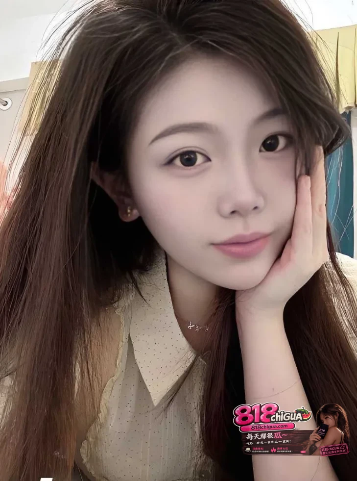 长沙幼儿师范高等专科学校邓瑾婉不雅私拍被曝长相甜美纯天然美女三点粉嫩做外围捞金露脸啪啪骑乘猛摇娇羞浪叫