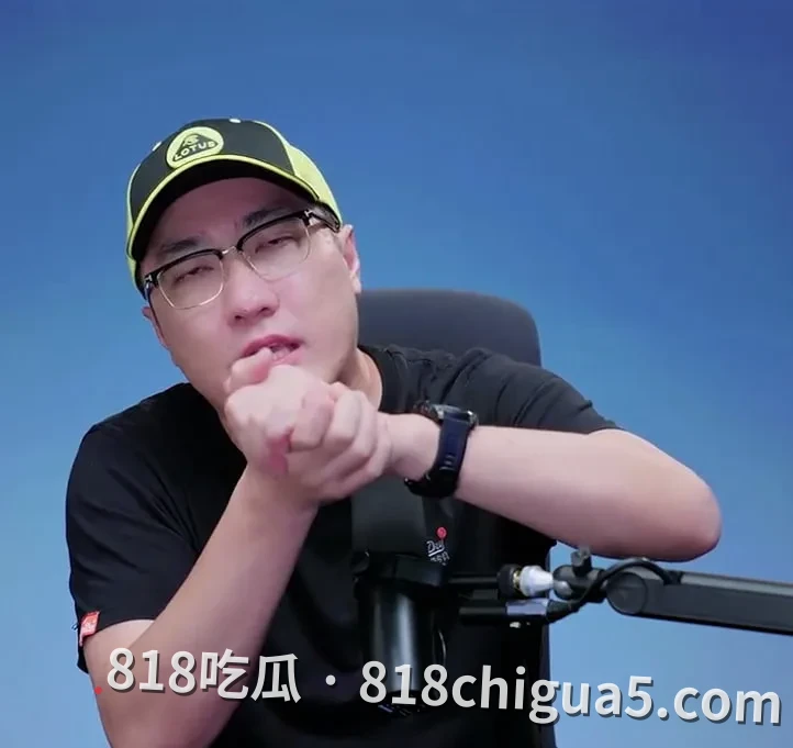 苹果折叠屏iPhone Duo成“社交货币”?王自如直言:国产折叠屏买1.6万不能当社交货币,苹果才是严父!供应链与工程能力碾压,国产品牌就别想靠展开社交了?