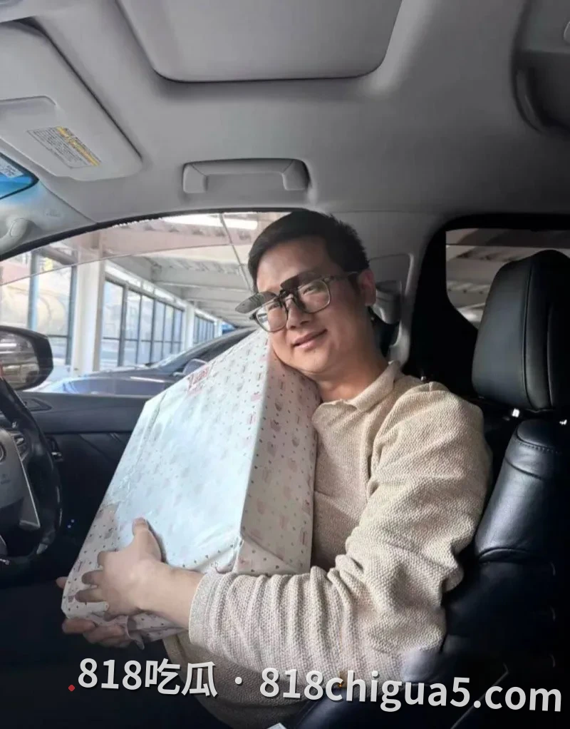 澳大利亚悉尼Shawn婚内出轨被发现。原配给男人准备惊喜,却意外发现丈夫与小三生儿育女,性爱惨遭视频被曝光