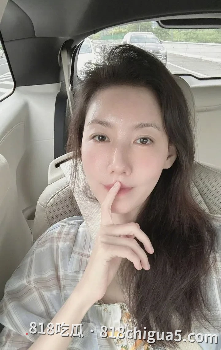 内地女星高露婚后被扒私房擦边视频   真空短裙被掀起的瞬间露出圆润翘臀  饱满美乳若隐若现