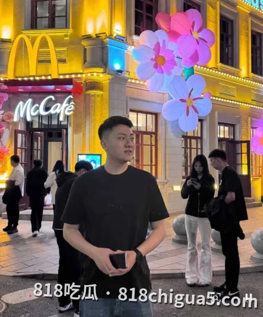 五年感情比不过碎银几两!抖音百万网红晚安晶晶酱出轨傍大款,男友戴诚亨陪跑五年惨遭抛弃 !淫秽视频全网曝光声讨渣女!