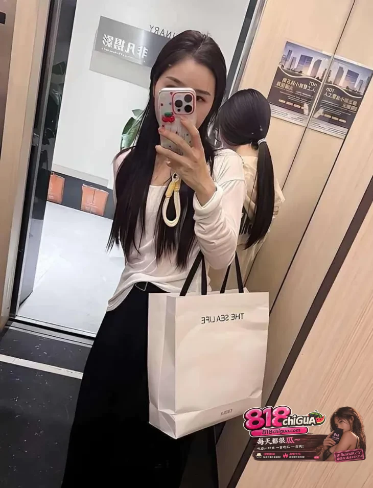 北京港风甜妹刘婷情侣泄密露脸深喉骑乘猛摇被干眼睛紧闭皱眉咬唇享受毛穴特写更是骚绝