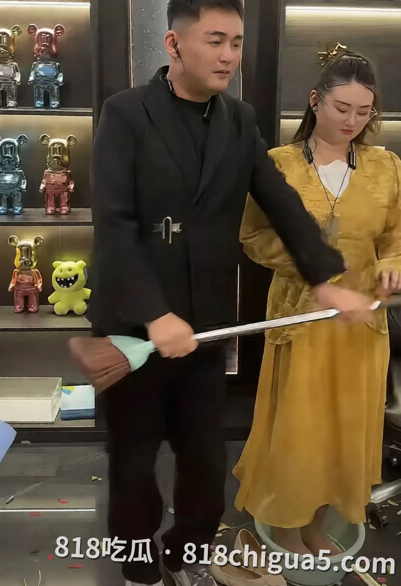 陕西网红座山雕捧老婆与男网红炒CP被绿,假戏真做拍淫片网友赐名武大雕