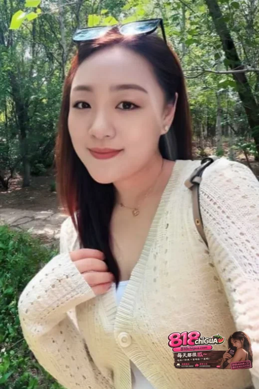 哈尔滨黑长直素颜妹罗雨薇约炮私拍透视黑蕾丝吊带睡裙跪趴酒店大床雪白蜜桃臀被男友强势抓揉拍打红印浮现