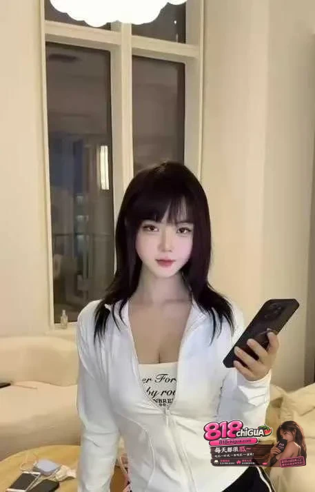 武汉软件工程职业学院大二辣妹叶甜情侣私拍无意泄密酒店内被操成母狗