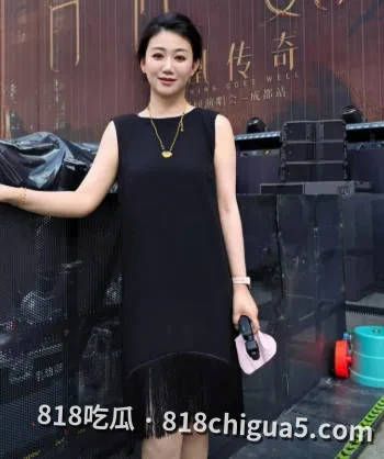 杭州四季青老板娘为换取最新华为MateXT2三折叠,主动献身金主,酒店约炮狂操内射三天两夜 !