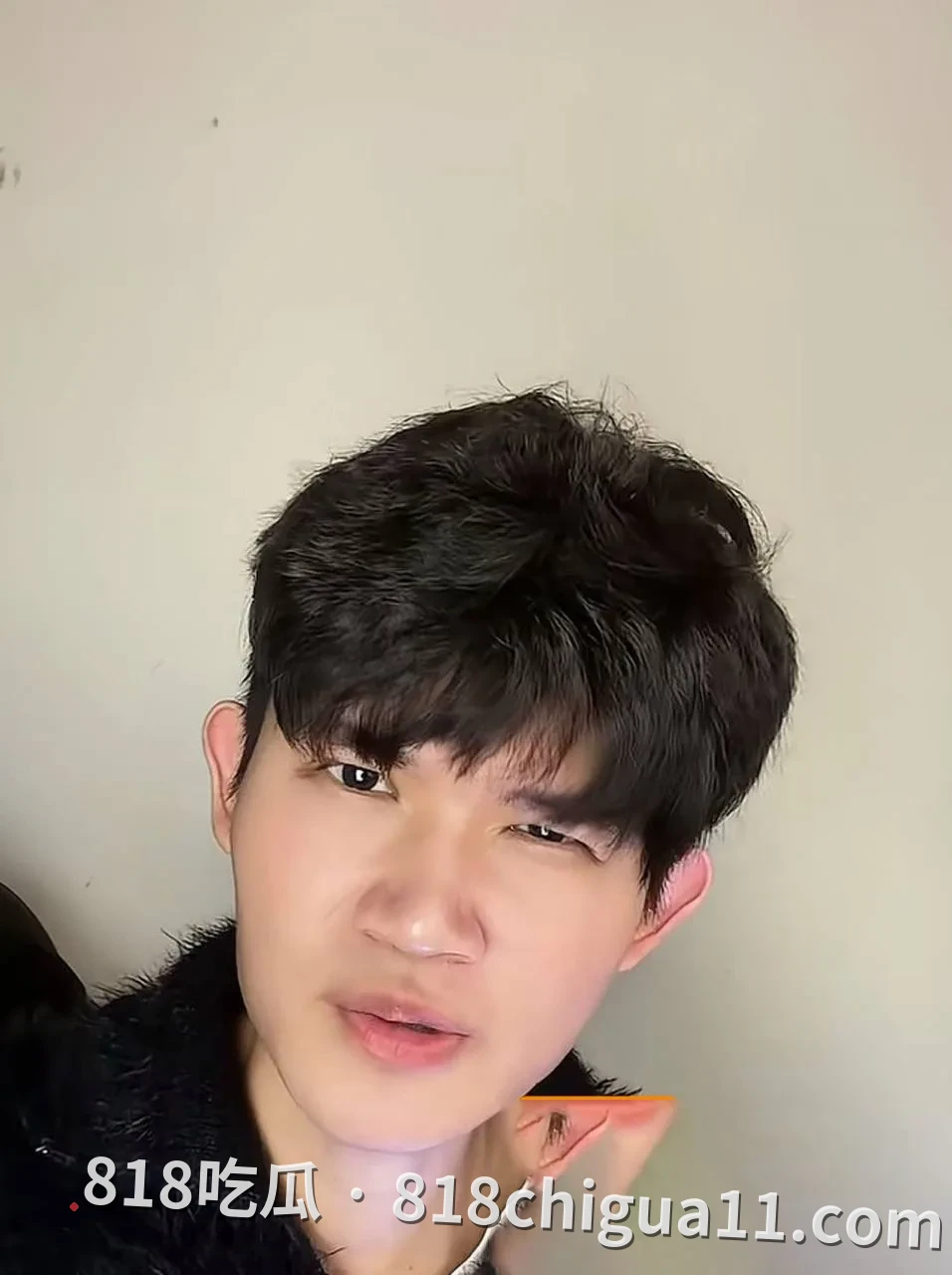 抖音千万粉丝训猫网红小峰私生活曝光:暗地里虐待宠物,同时偷拍女顾客私密照片,利用这些资源强暴母狗跟他做爱。