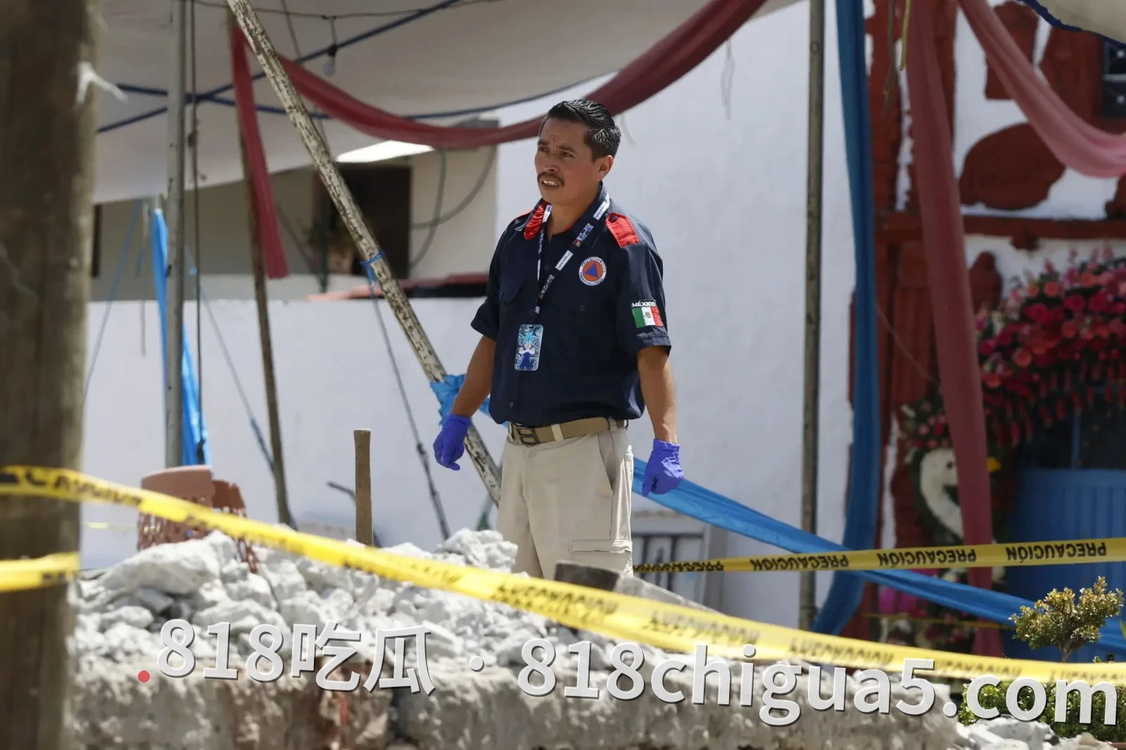 墨西哥圣徒节惨剧:特马斯卡辛戈教堂旁烟花仓库爆炸致10死超60伤,庭院坍塌现场狼藉!