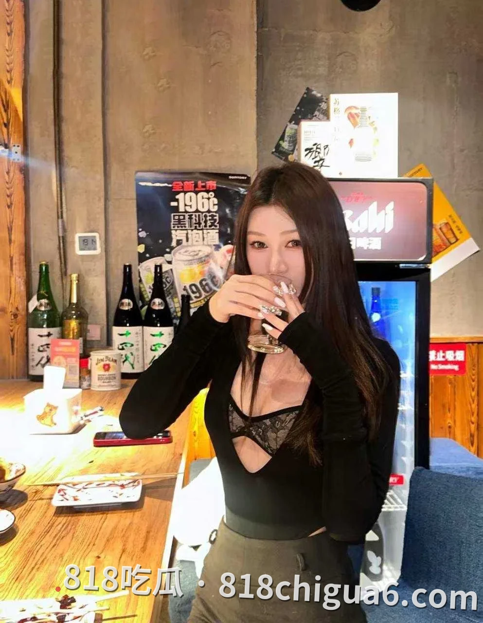 抖音百万粉丝人气女神私房约炮视频泄露! 深夜与金主直播连麦自慰,呼啸打赏豪车游艇只为一亲芳泽,约会圣地奢华酒店主动露逼挨操。