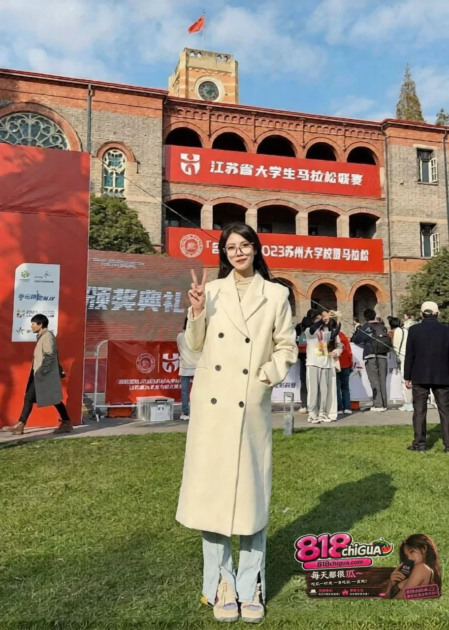 江苏大学英语系学 张艺璇高颜学霸酒店内被学长调教被玩到颜射迷离
