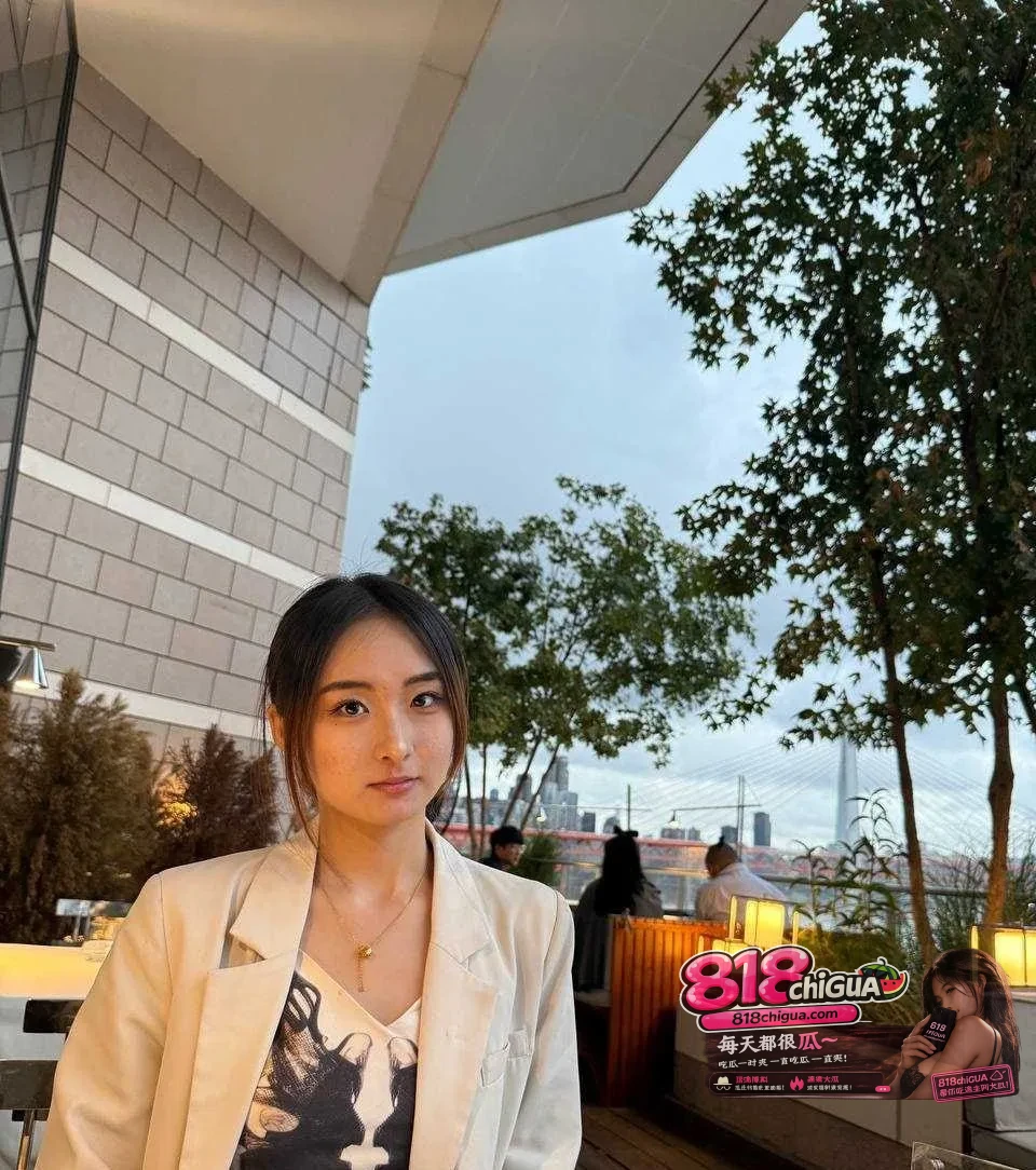 重庆高颜值舞蹈生堪称极品少女的钟楚萱被男友调教成骚逼女友骚到极致淫水横流母狗属性尽显